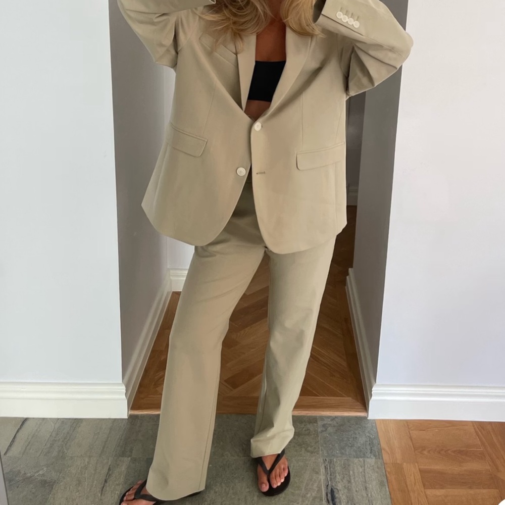 Djerf Avenue First Choice Pants Greige